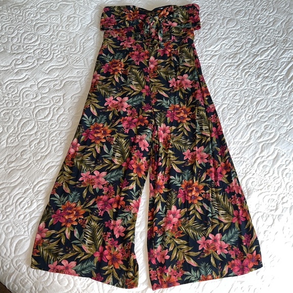 American Eagle Floral Jumpsuit - Picture 4 of 10